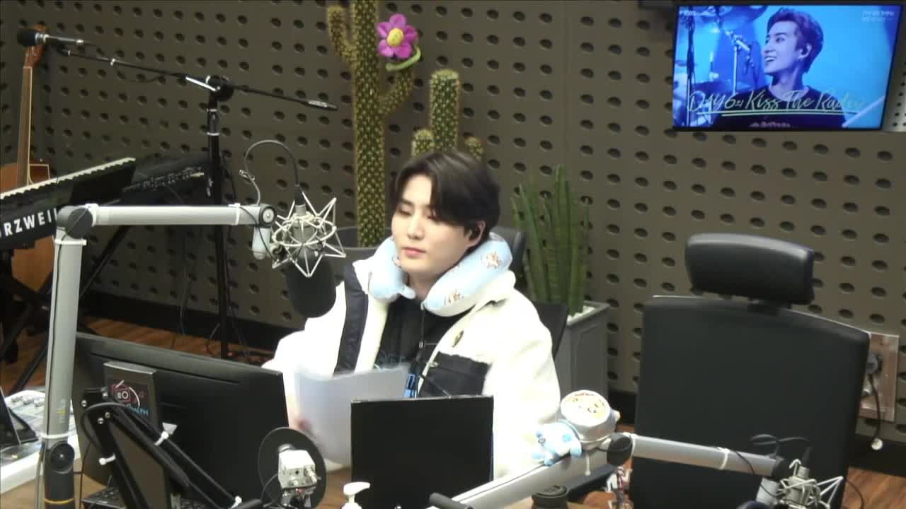 thumbnail DAY6 Kiss The Radio - Challenge SKZ (Stray Kids Lee Know & Seungmin)