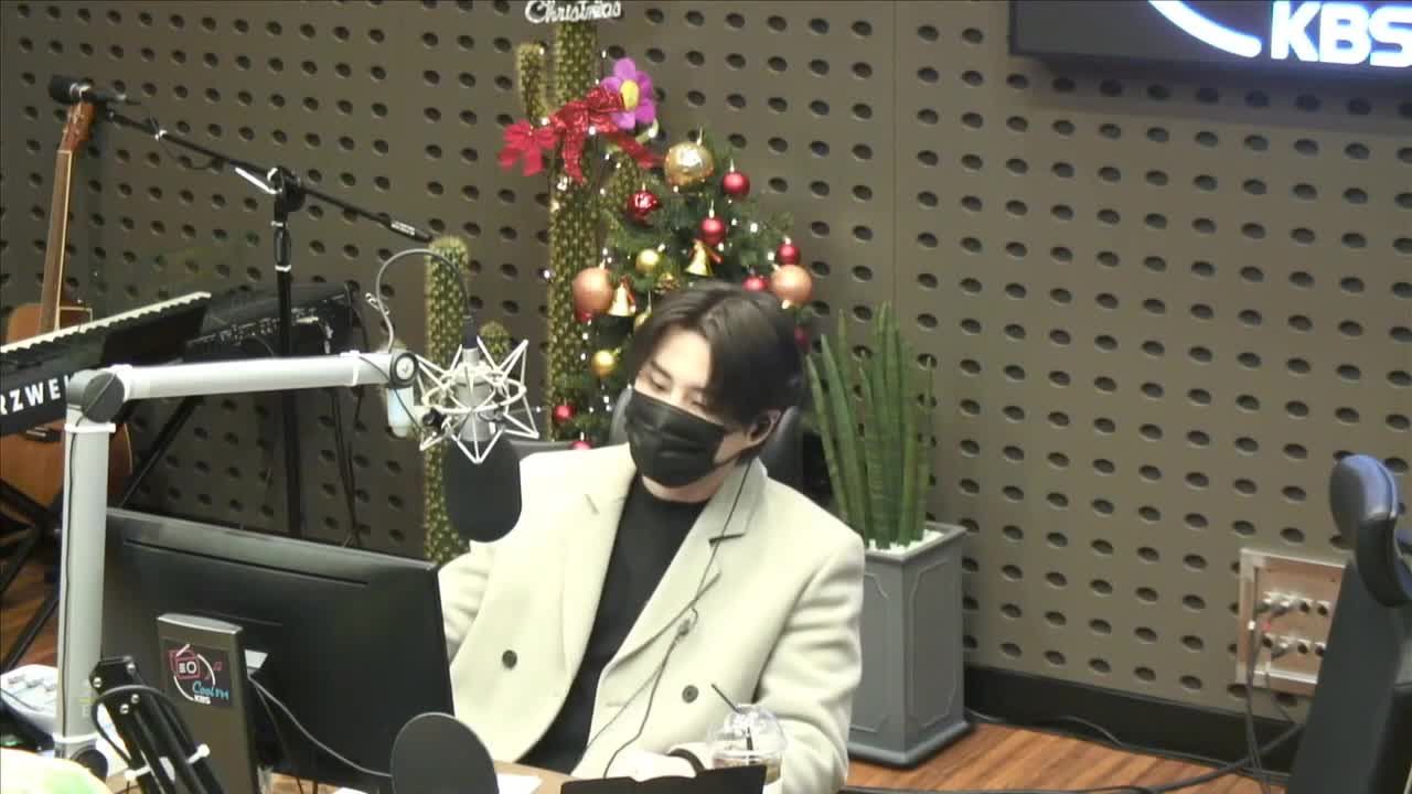 thumbnail DAY6 Kiss The Radio - Challenge SKZ (Stray Kids Lee Know & Seungmin)