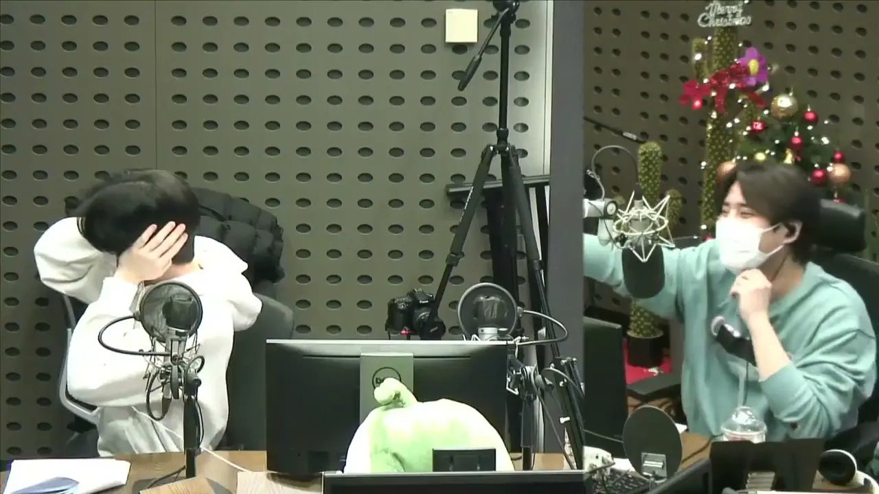 thumbnail DAY6 Kiss The Radio - Kangwondo Sauna (DAY6 Wonpil & Dowoon)