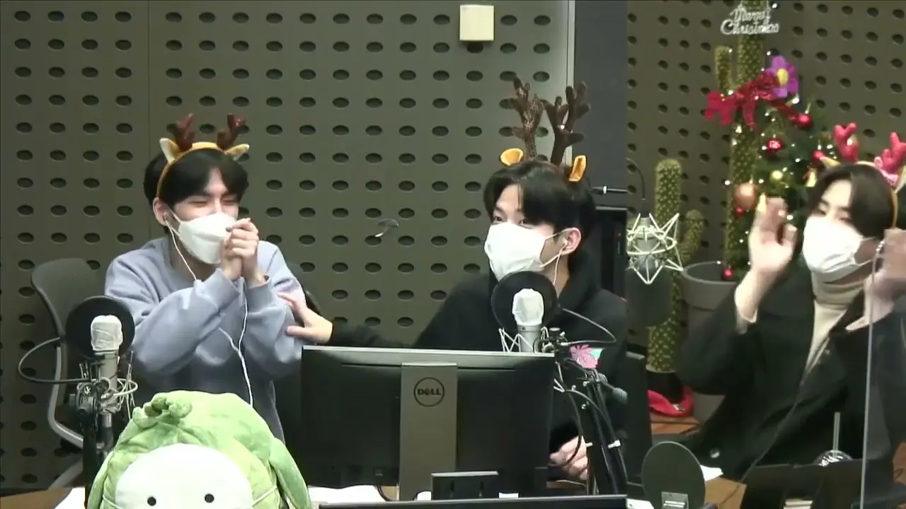 thumbnail DAY6 Kiss The Radio - Kangwondo Sauna (DAY6 Wonpil & Dowoon)