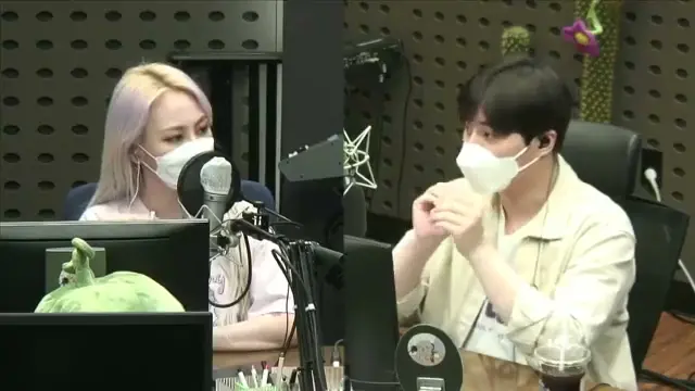 thumbnail DAY6 Kiss The Radio - Kiss Pops (Jamie)