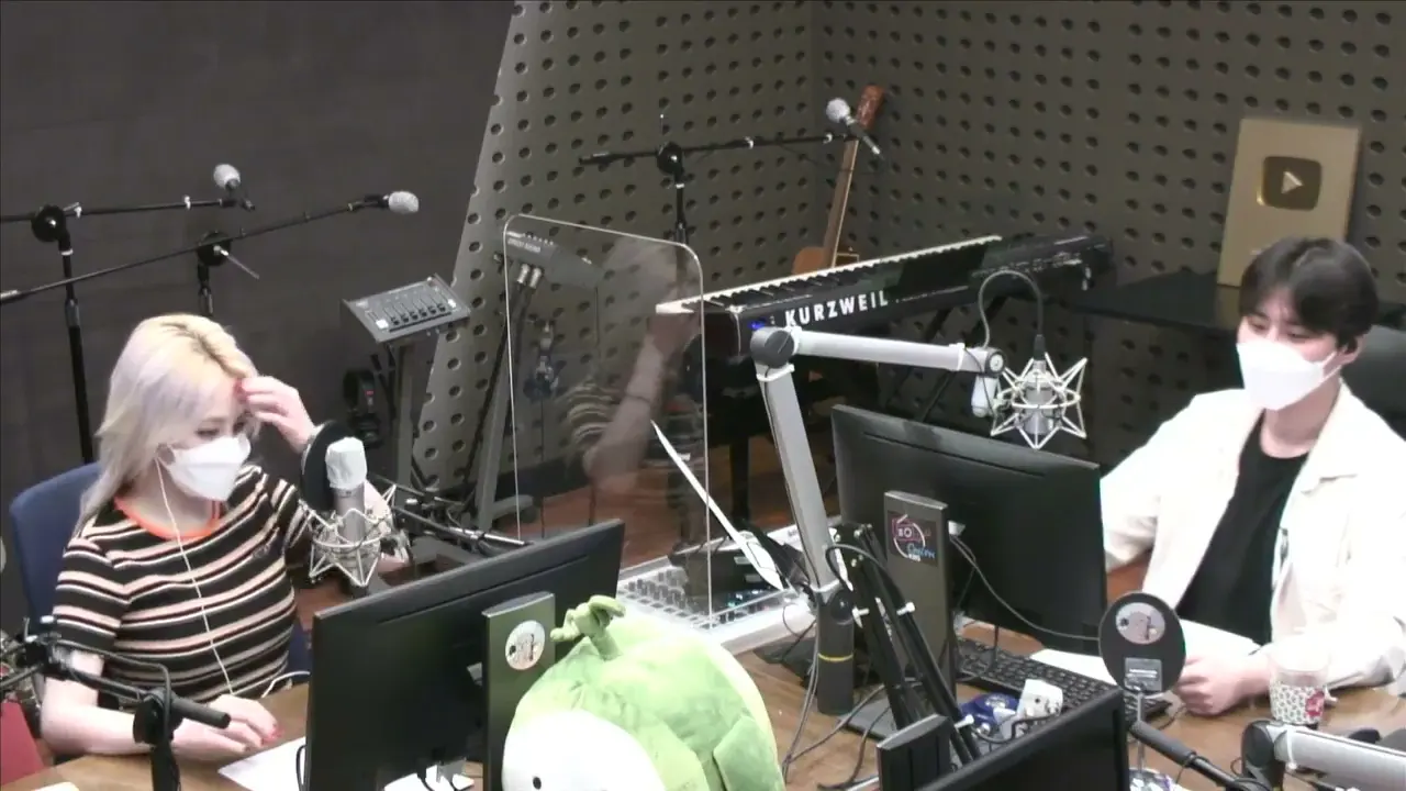 thumbnail DAY6 Kiss The Radio - Kiss Pops (Jamie)
