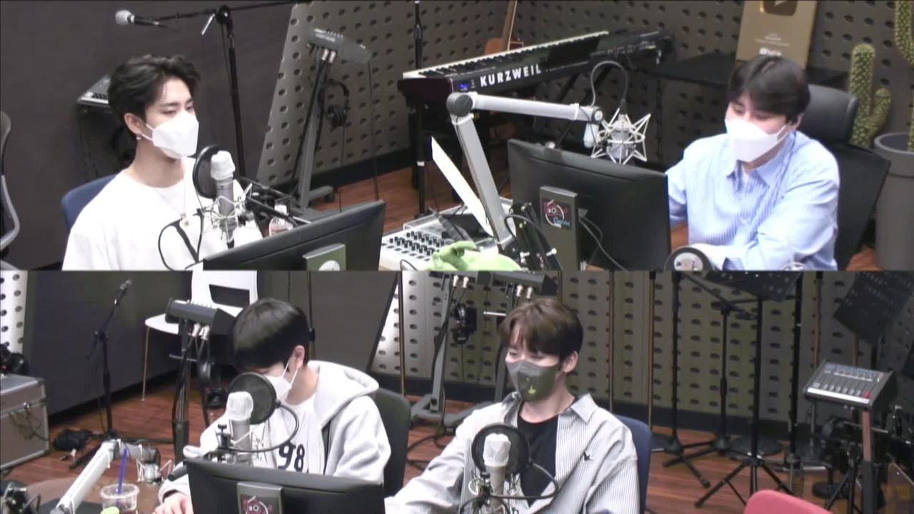 thumbnail DAY6 Kiss The Radio - Challenge SKZ (Stray Kids Han, Lee Know & Seungmin)