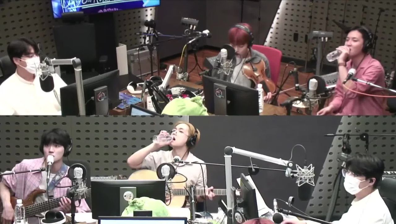 thumbnail DAY6 Kiss The Radio - Flower Boy Band (LUCY)