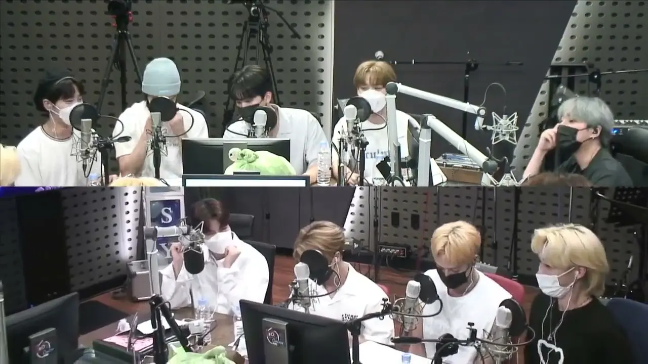 thumbnail DAY6 Kiss The Radio - Stray Kids
