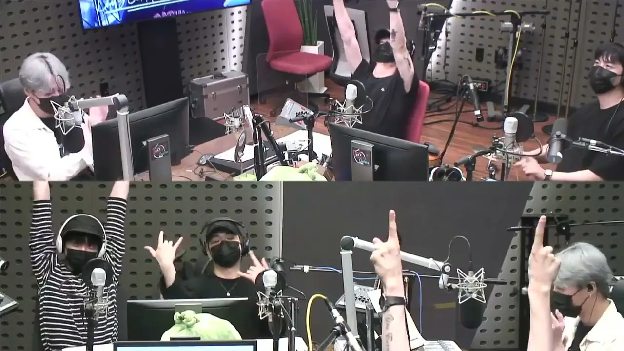 thumbnail DAY6 Kiss The Radio - LUCY