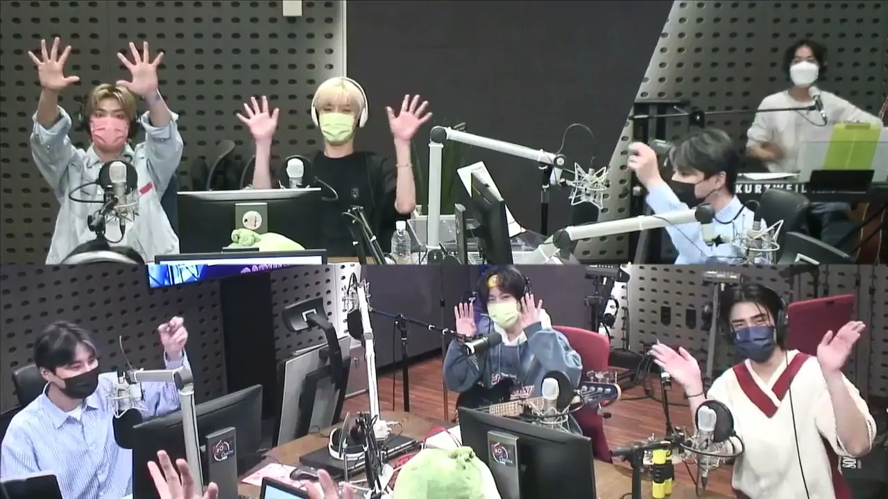 thumbnail DAY6 Kiss The Radio - Flower Boy Band (ONEWE)