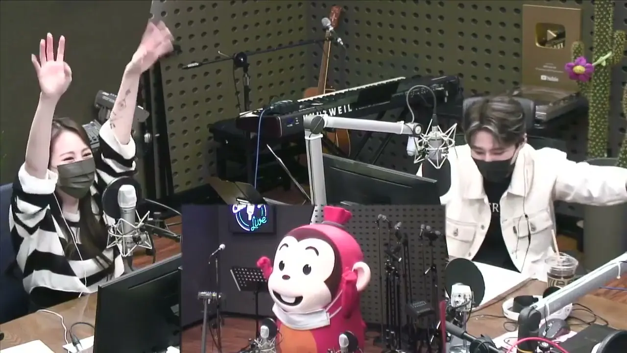 thumbnail DAY6 Kiss The Radio - Kiss Pops (Jamie, Cocomong)