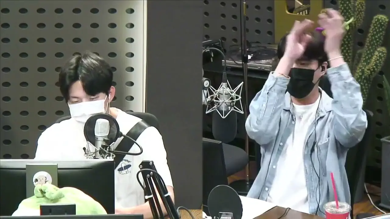 thumbnail DAY6 Kiss The Radio - Kiss Pops (Dowoon)