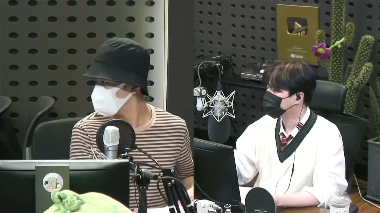 thumbnail DAY6 Kiss The Radio - Paul Kim