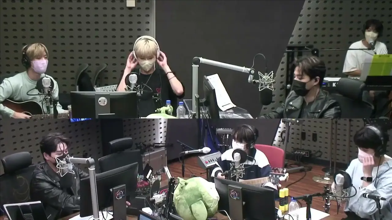 thumbnail DAY6 Kiss The Radio - Flower Boy Band (ONEWE)