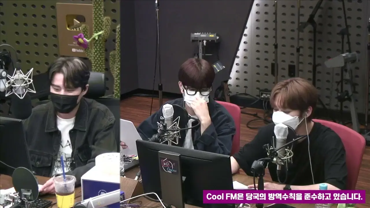 thumbnail DAY6 Kiss The Radio - Challenge SKZ (Stray Kids Lee Know & Seungmin)