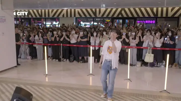 260726 YOUNGEST Busking Live 3