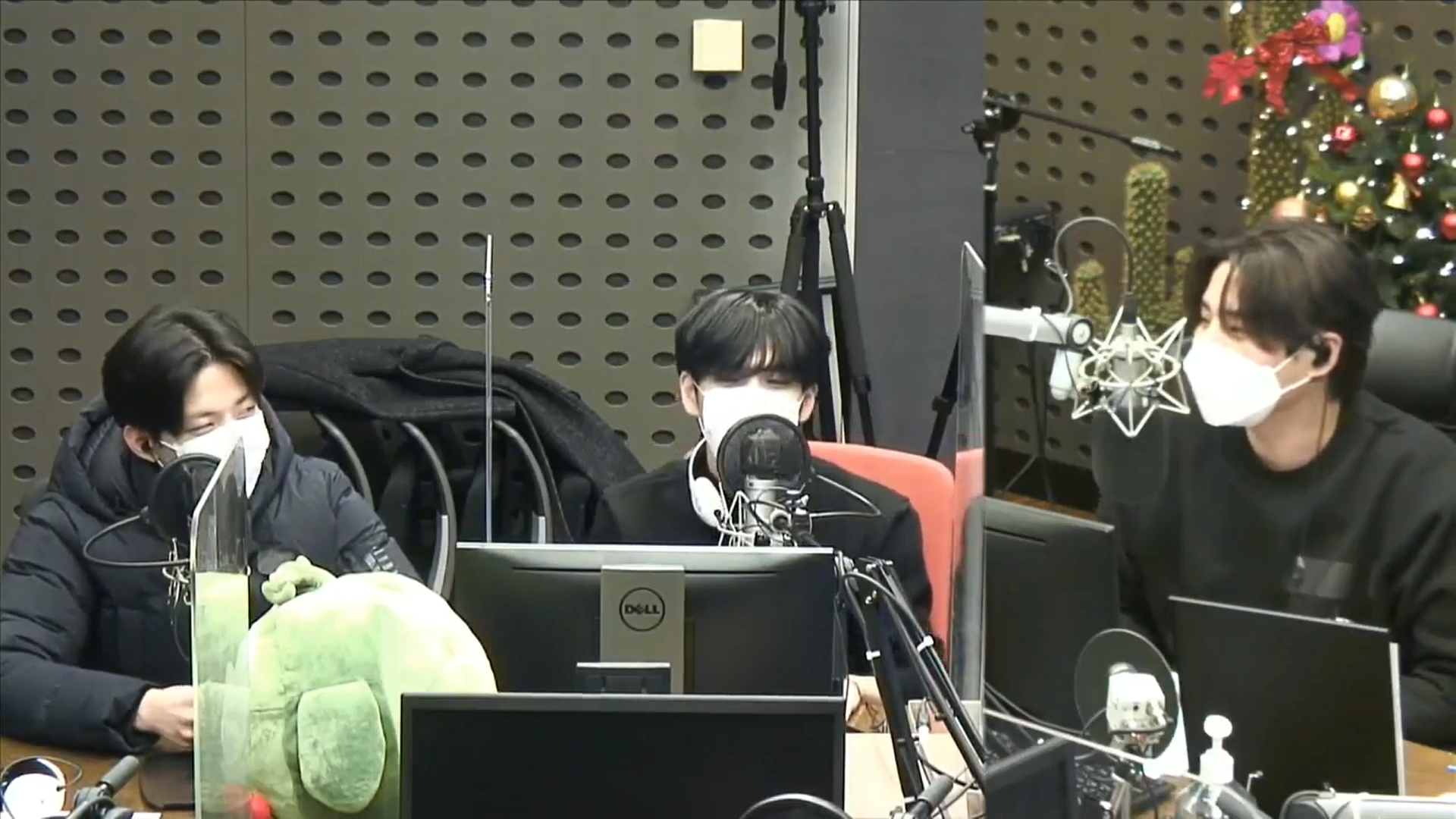 thumbnail DAY6 Kiss The Radio - Kangwondo Sauna (DAY6 Wonpil & Dowoon)